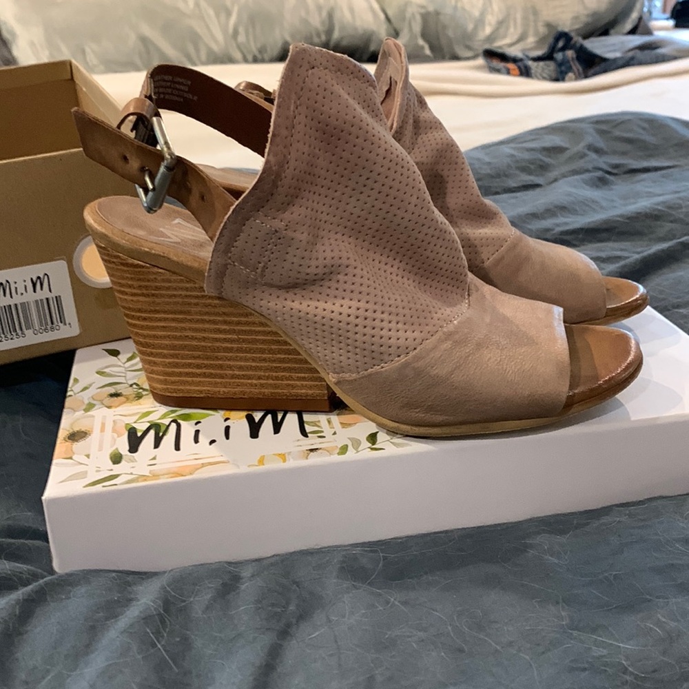 Miz Mooz chunky heel sandal. Light dusty rrose color. Size 8 medium. Hardly worn